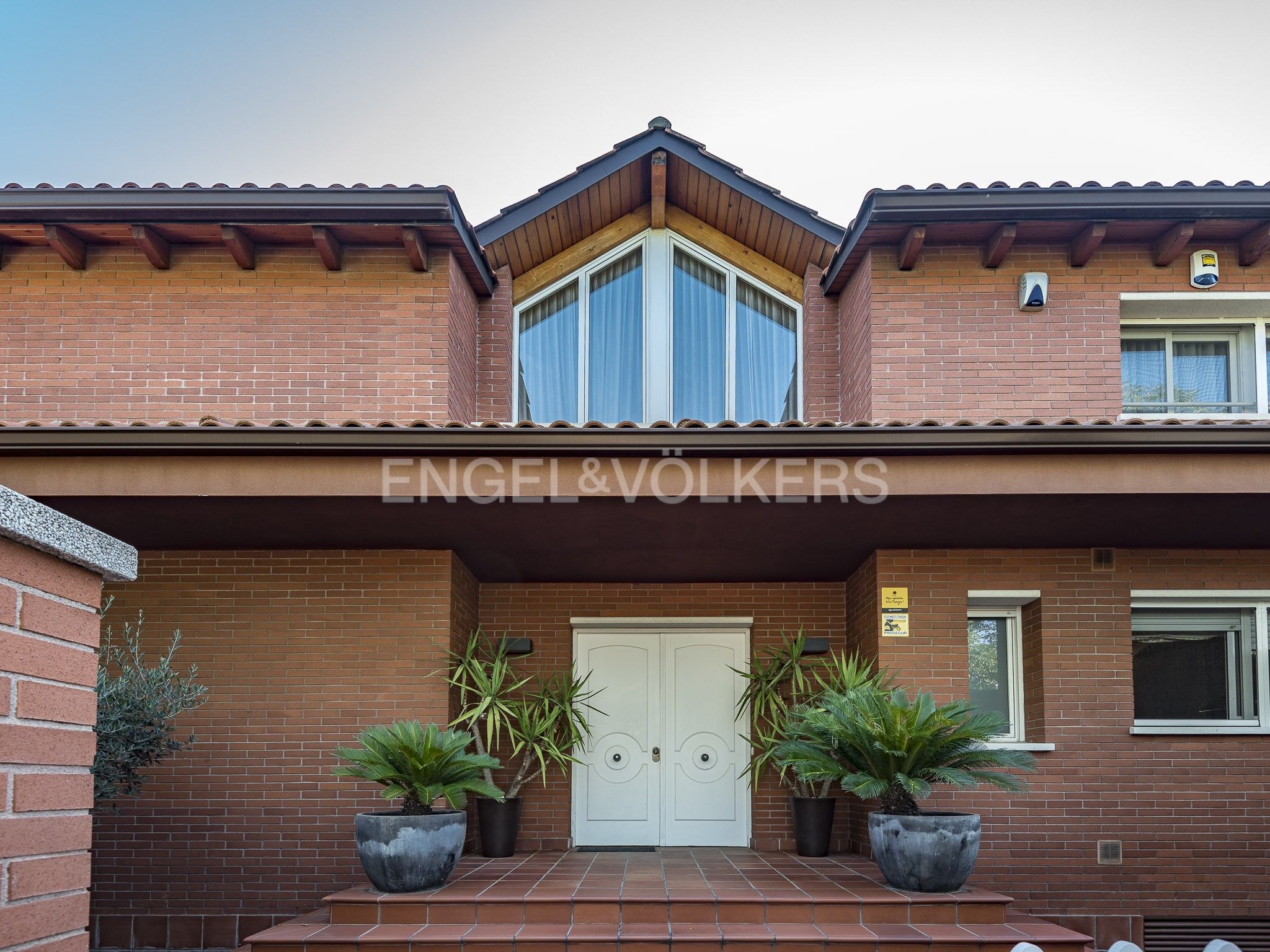Vista exterior de Casa o xalet en venda en Sant Cugat del Vallès amb Aire condicionat, Calefacció i Parquet