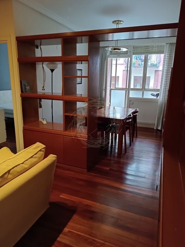 Sala d'estar de Pis en venda en Bilbao  amb Calefacció i Balcó