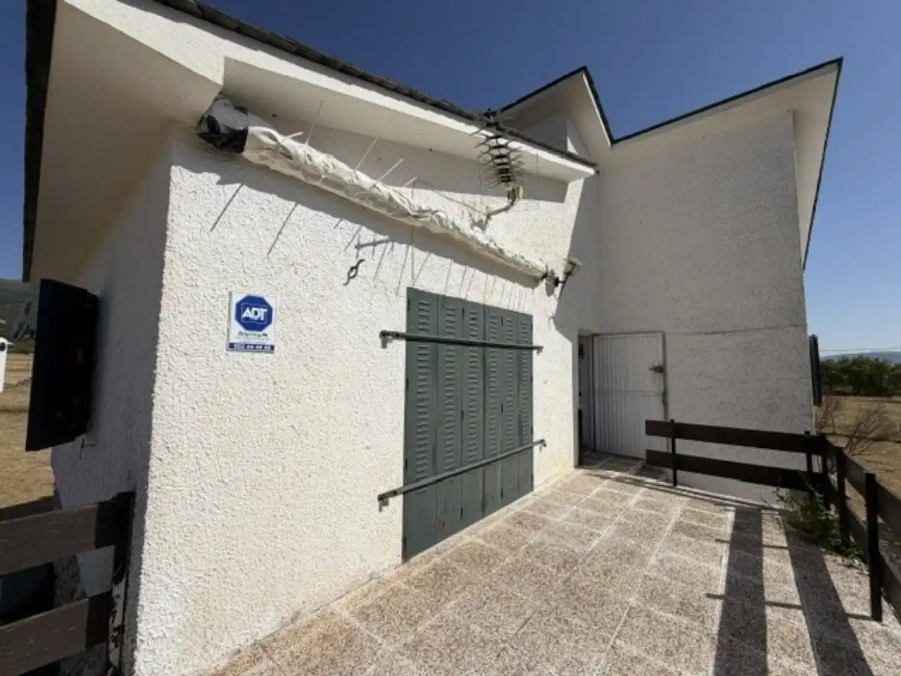 Vista exterior de Casa o xalet en venda en Rascafría amb Jardí privat, Terrassa i Moblat