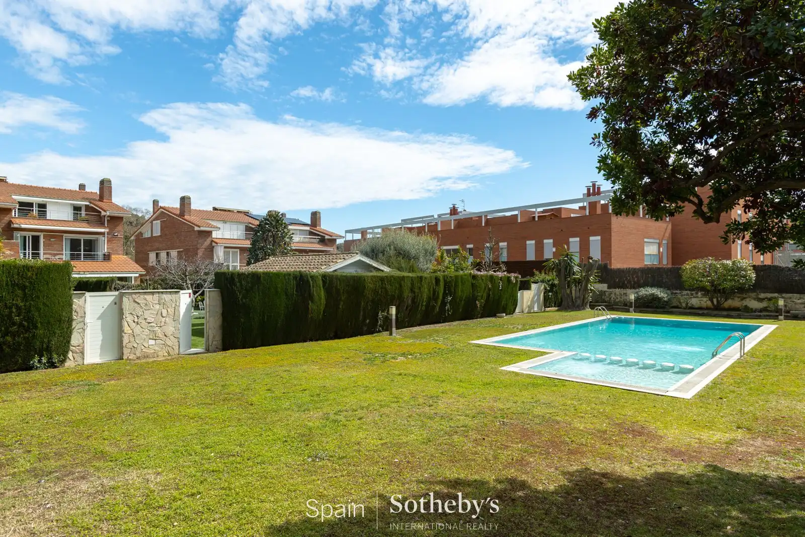 Piscina de Casa o chalet en venta en Alella con Aire acondicionado, Calefacción y Jardín privado