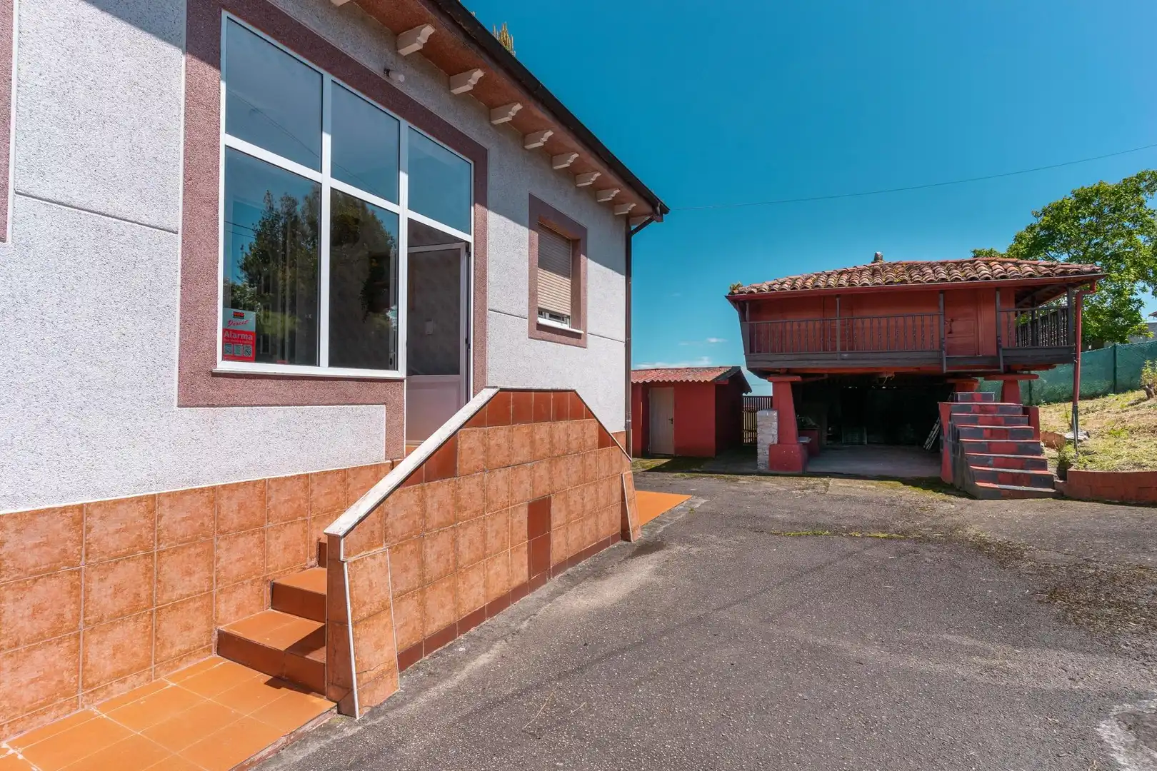 Vista exterior de Casa o xalet en venda en Gijón  amb Calefacció, Jardí privat i Traster