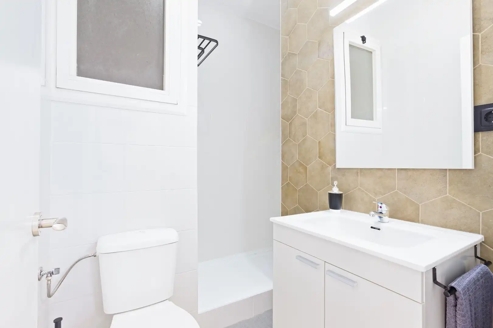 Baño de Piso de alquiler en Sabadell con Aire acondicionado, Calefacción y Amueblado