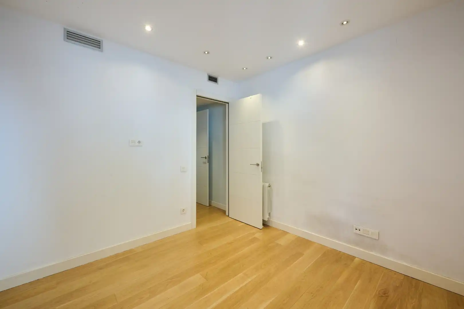 Dormitori de Pis en venda en Sant Cugat del Vallès amb Aire condicionat, Calefacció i Parquet