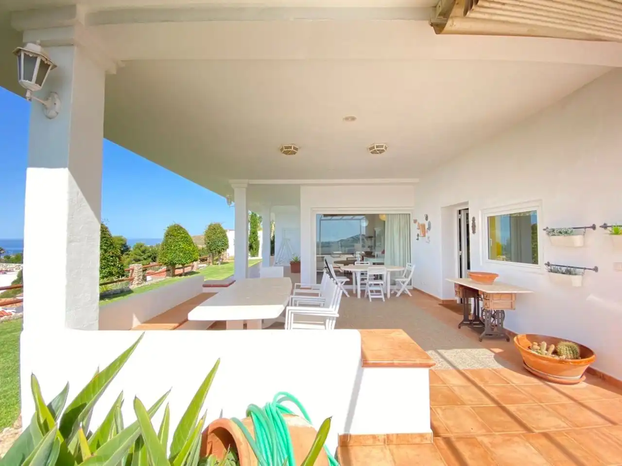 Terrassa de Casa o xalet en venda en Torrox amb Aire condicionat, Jardí privat i Traster