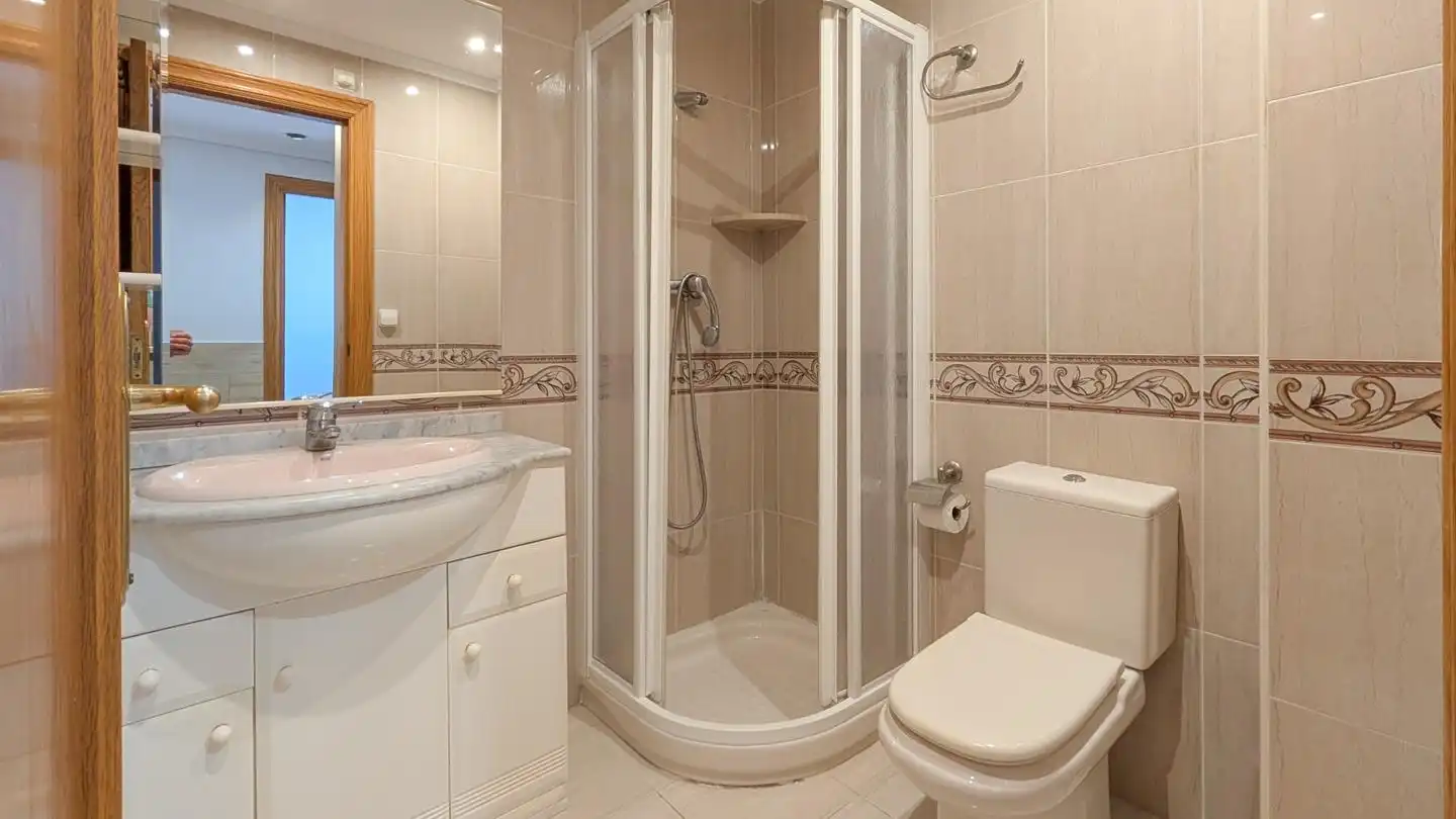 Bathroom of Flat for sale in Santa Pola  with Air Conditioner, Heating and Terrace