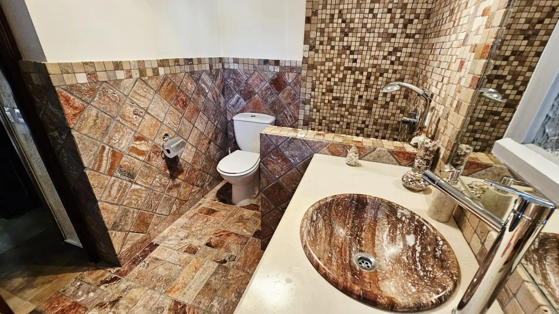 Baño de Casa o chalet en venta en Marbella con Jardín privado, Terraza y Piscina comunitaria