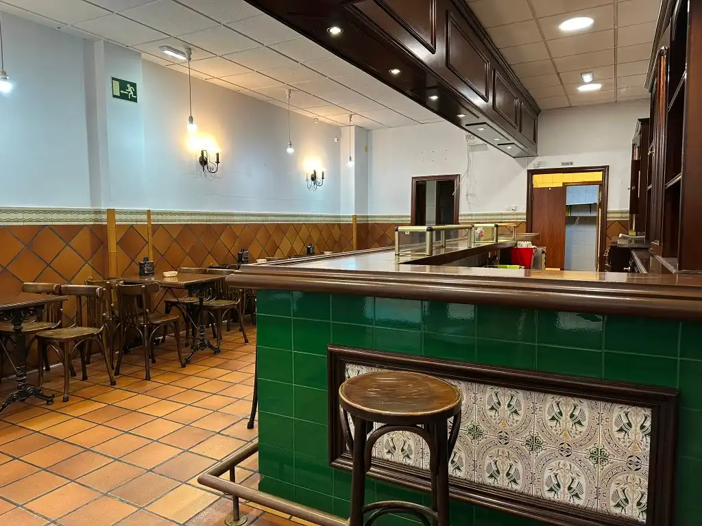Local de alquiler en Gijón  con Amueblado