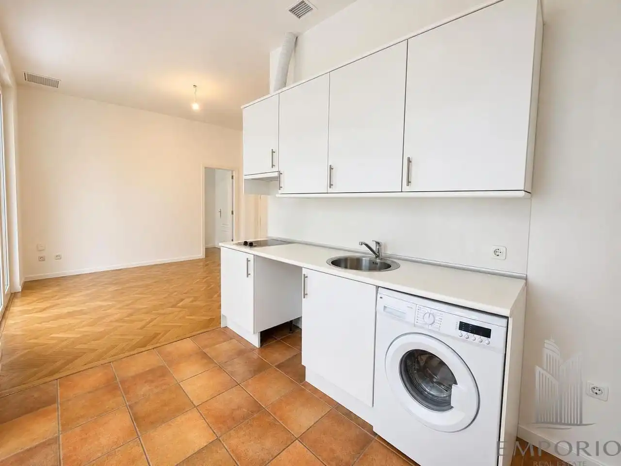 Kitchen of Flat for sale in Madrid  with Air Conditioner, Parquet flooring and Balcony