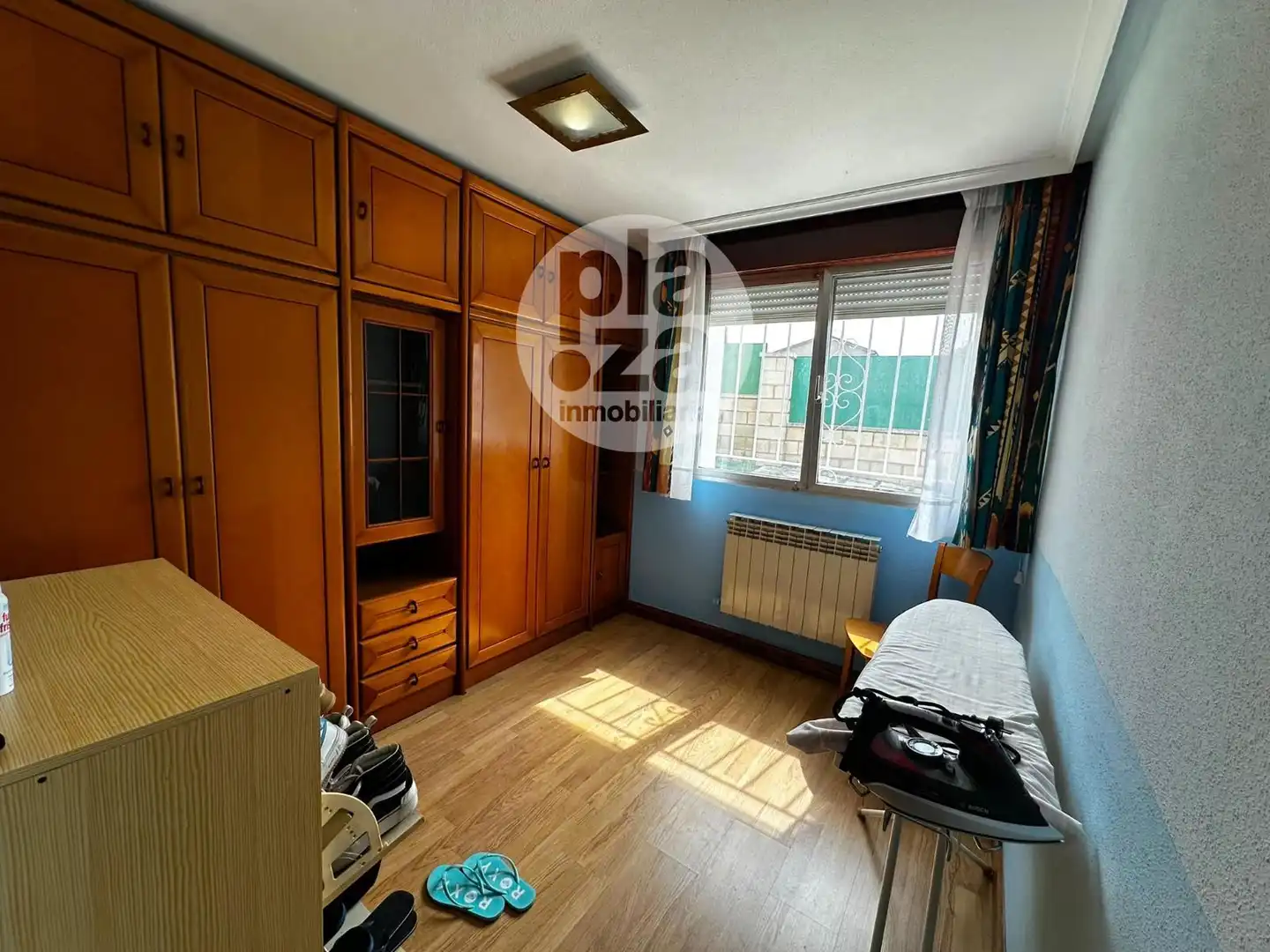 Dormitori de Casa o xalet en venda en Quintanaortuño amb Calefacció, Jardí privat i Terrassa