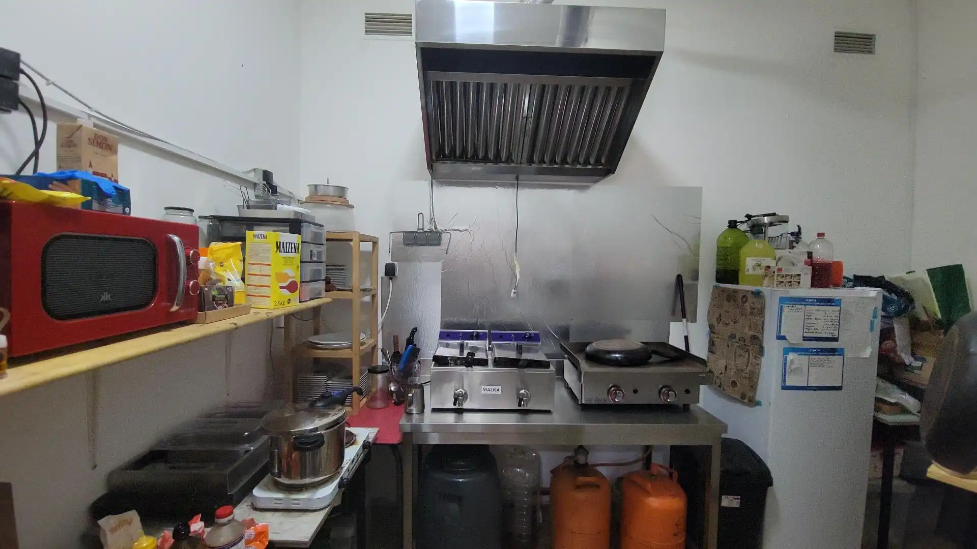 Cocina de Local de alquiler en L'Hospitalet de Llobregat con Aire acondicionado