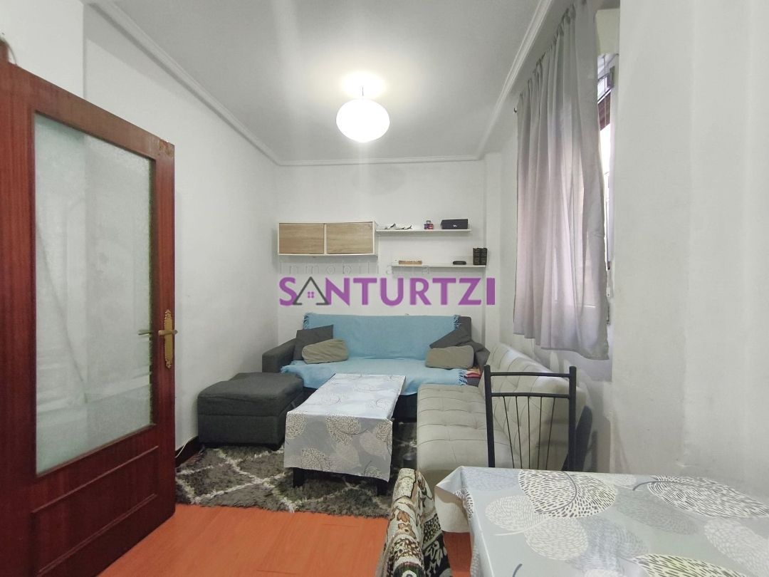 Dormitori de Pis en venda en Santurtzi  amb Moblat