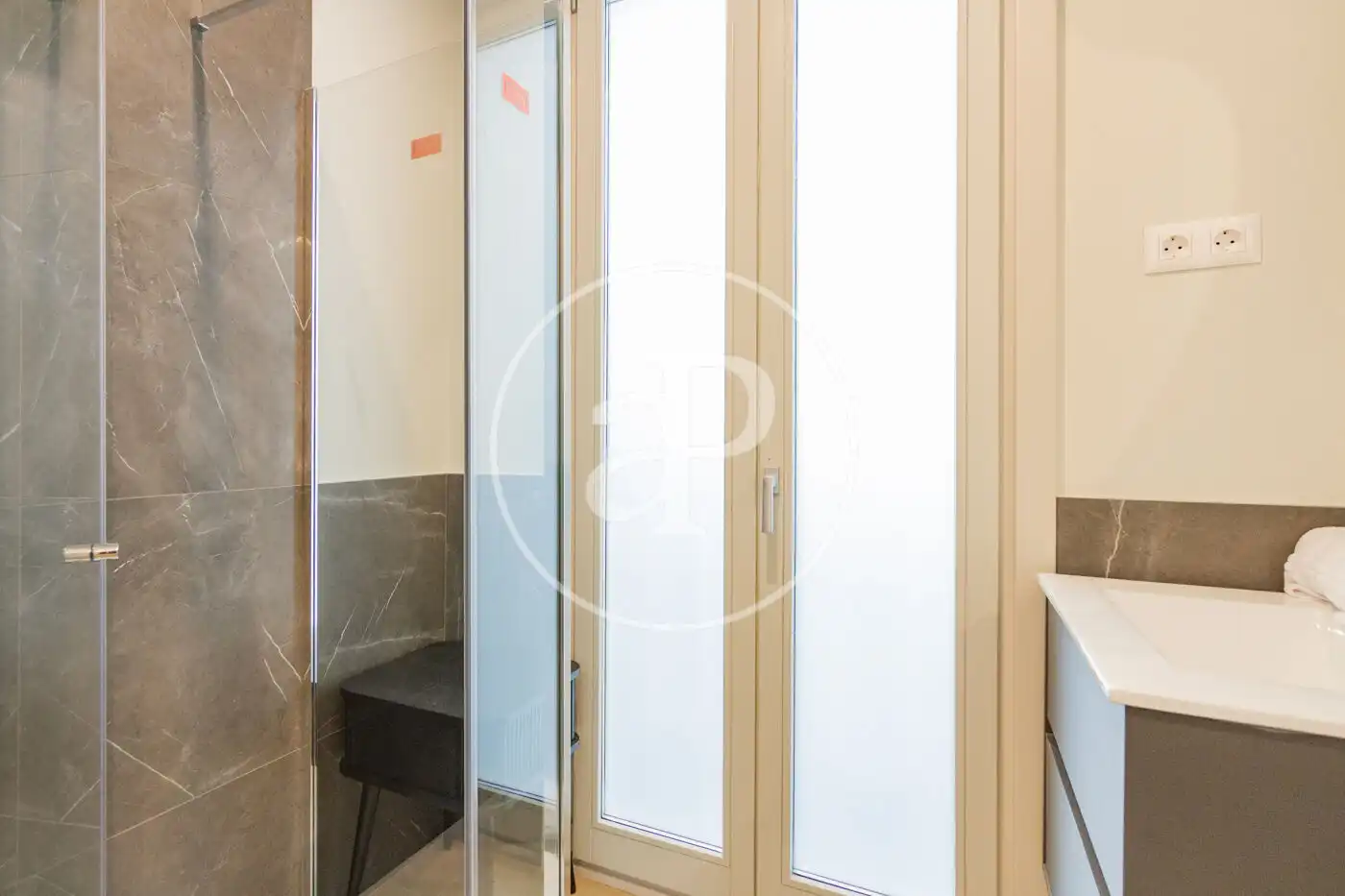 Bathroom of Flat for rent in Madrid  with Air Conditioner, Heating and Furnished