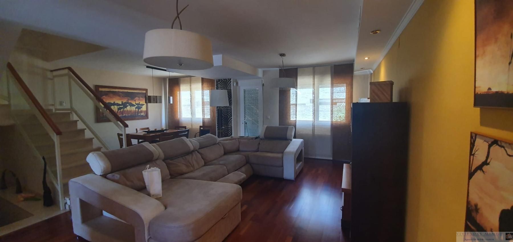 Living room of Houses for sale in  Albacete Capital  with Air Conditioner, Heating and Parquet flooring