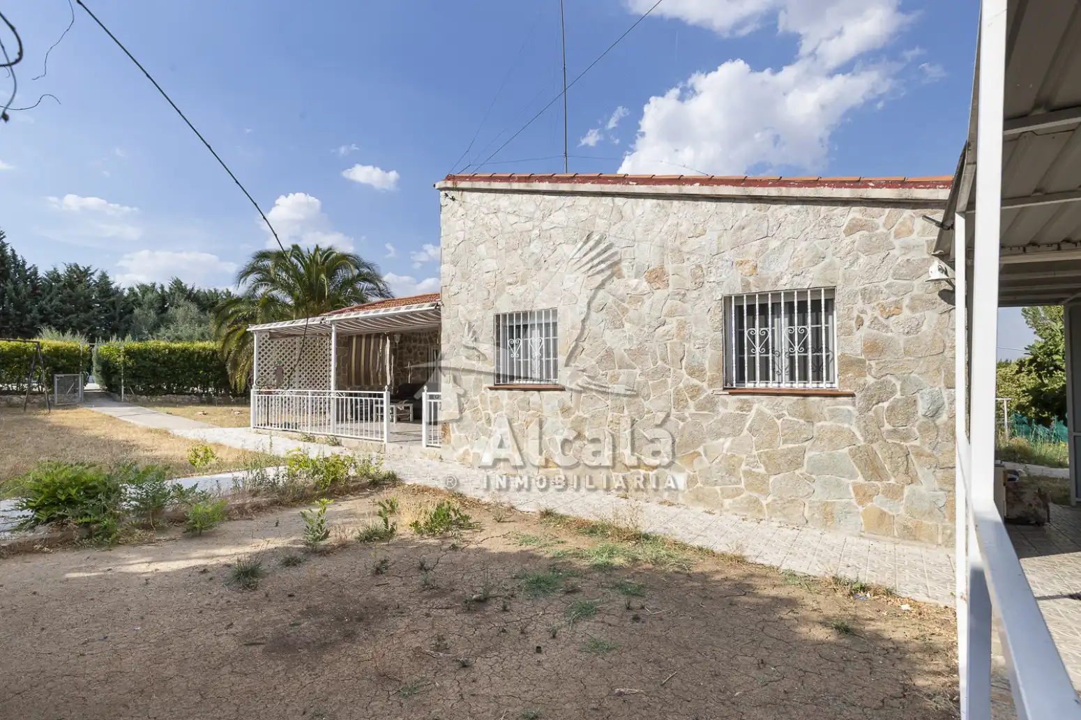 Vista exterior de Casa o xalet en venda en Torrejón del Rey amb Aire condicionat, Calefacció i Piscina