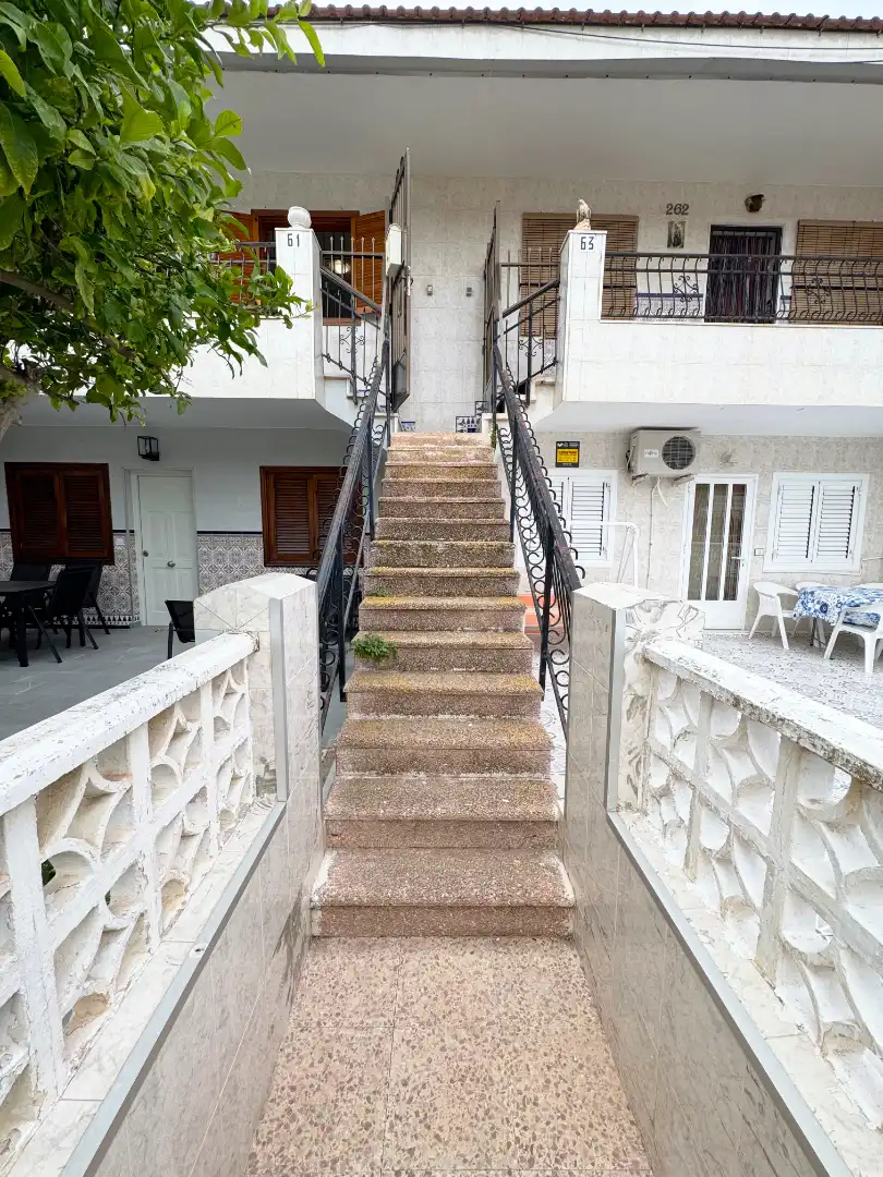 Vista exterior de Piso en venta en San Pedro del Pinatar con Parquet, Amueblado y Lavadora
