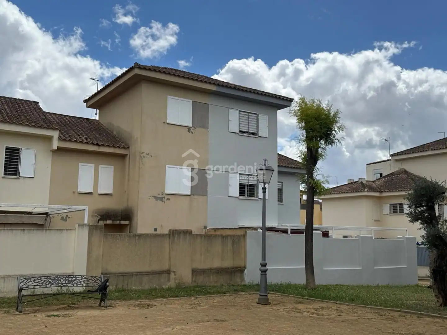 Vista exterior de Casa adosada en venta en Castilleja de la Cuesta con Aire acondicionado y Terraza