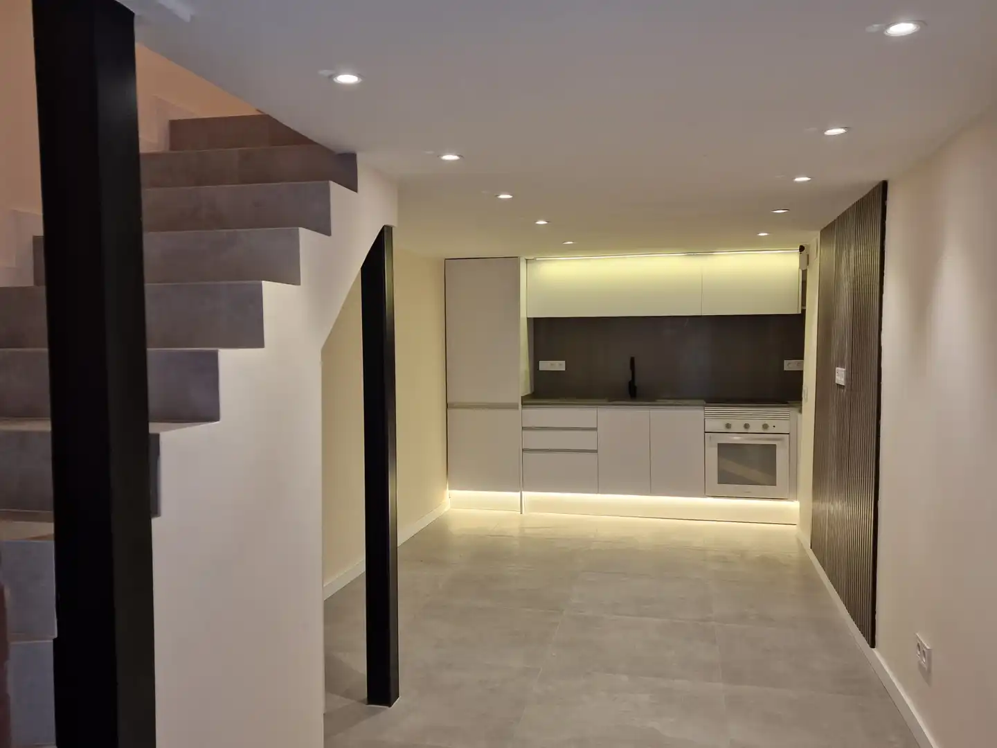 Study for sale in Barcelona  with Oven and Alarm