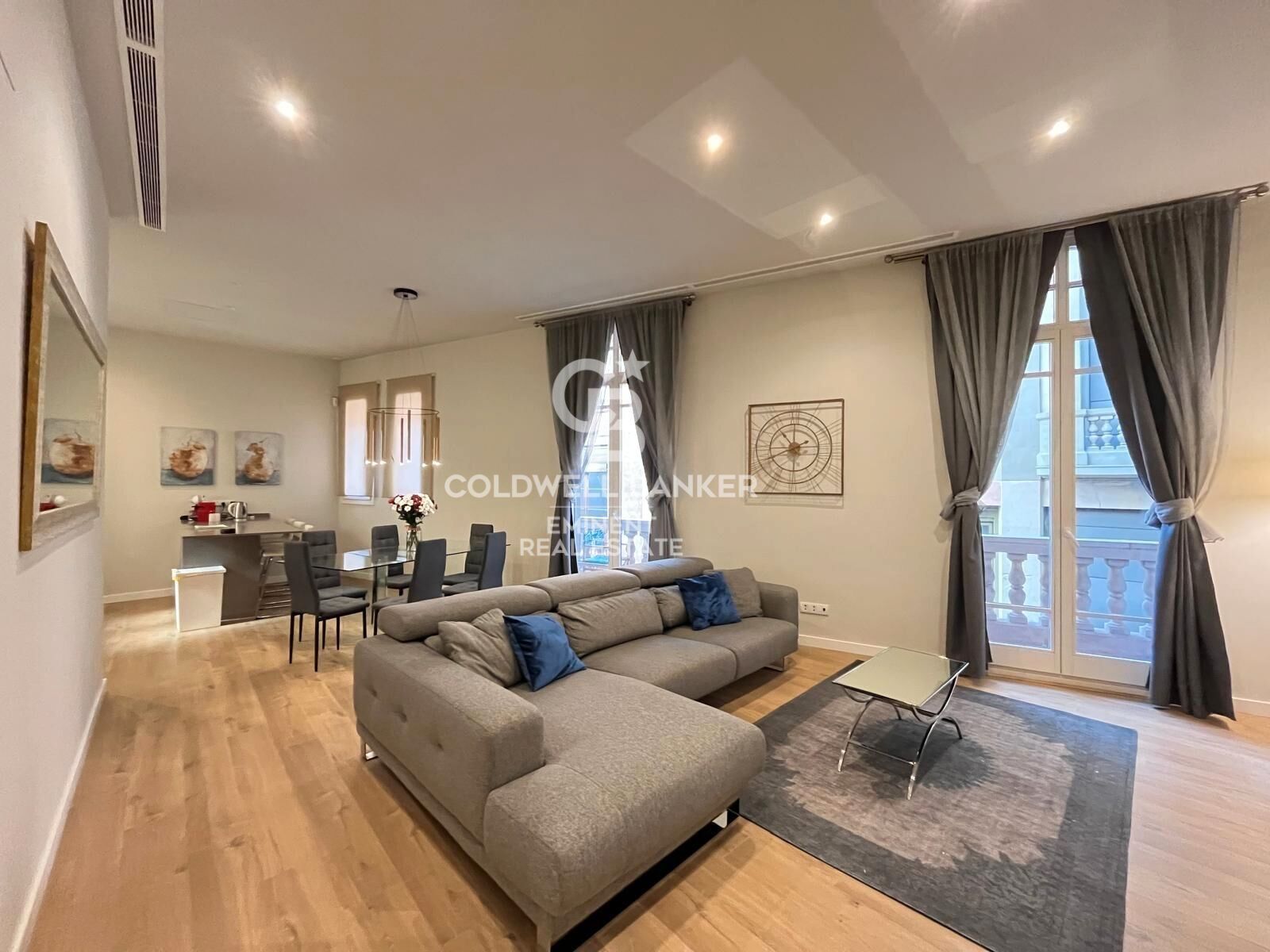 Sala de estar de Piso en venta en  Barcelona Capital con Aire acondicionado, Parquet y Balcón