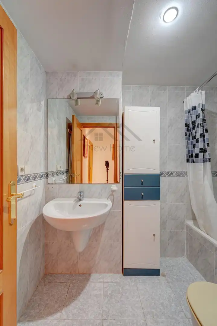 Baño de Piso en venta en La Pobla de Vallbona con Aire acondicionado y Terraza