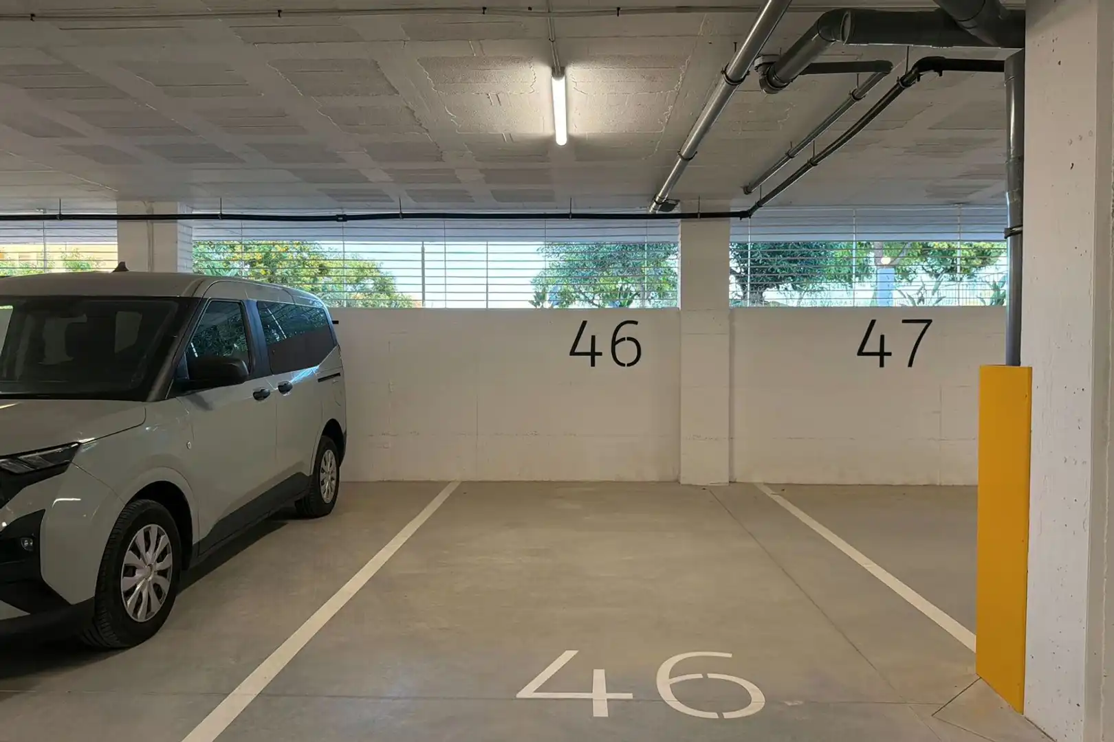 Aparcament de Apartament de lloguer en Fuengirola amb Balcó