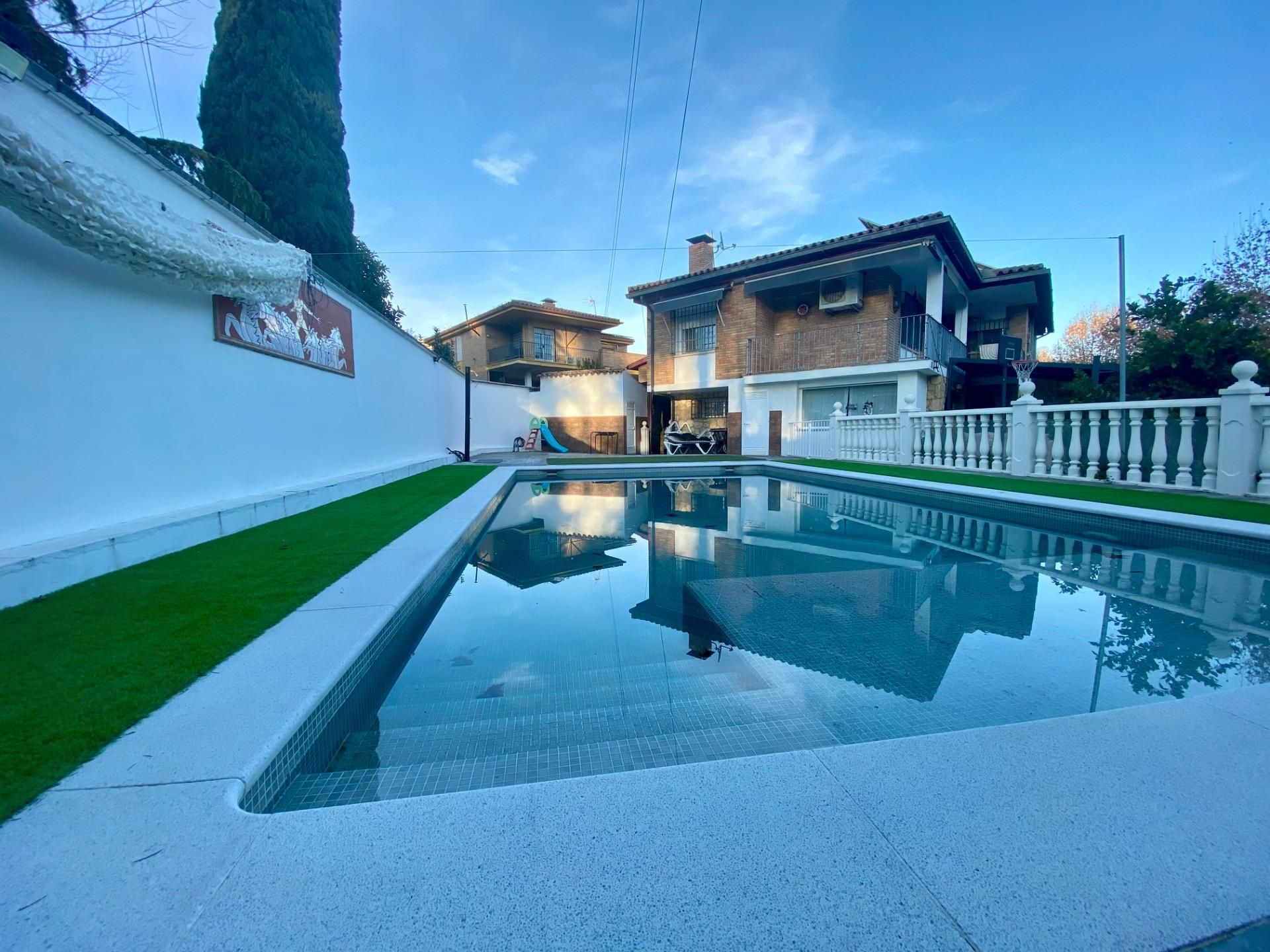 Swimming pool of House or chalet for sale in  Córdoba Capital  with Air Conditioner, Heating and Private garden