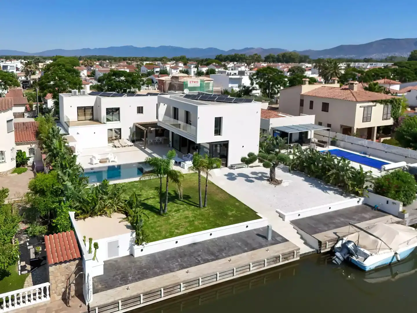 Vista exterior de Casa o chalet en venta en Empuriabrava con Aire acondicionado, Calefacción y Terraza
