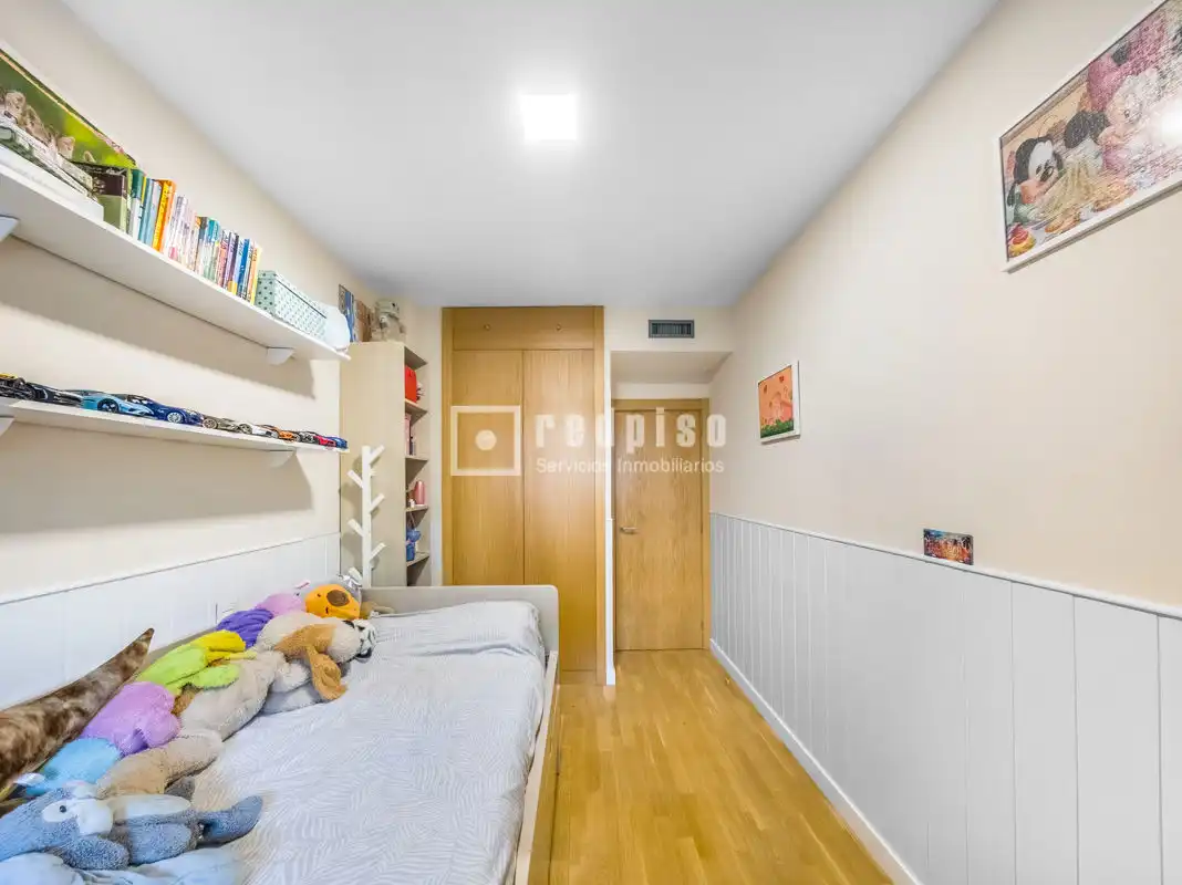 Habitación de Piso en venta en Rivas-Vaciamadrid con Aire acondicionado, Calefacción y Jardín privado