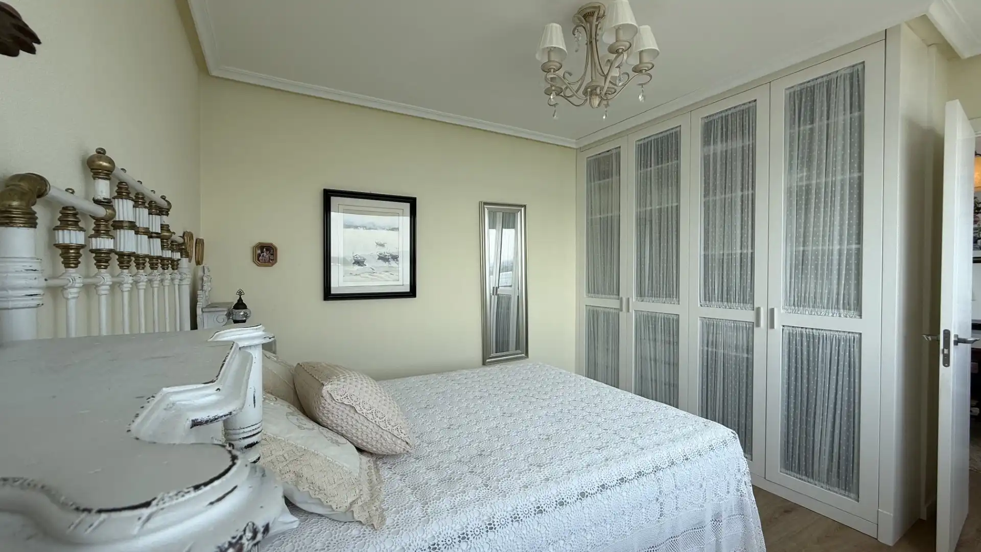 Habitación de Piso en venta en Vigo  con Calefacción, Jardín privado y Amueblado