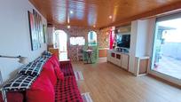Sala d'estar de Casa adosada en venda en Montgat amb Aire condicionat, Terrassa i Balcó