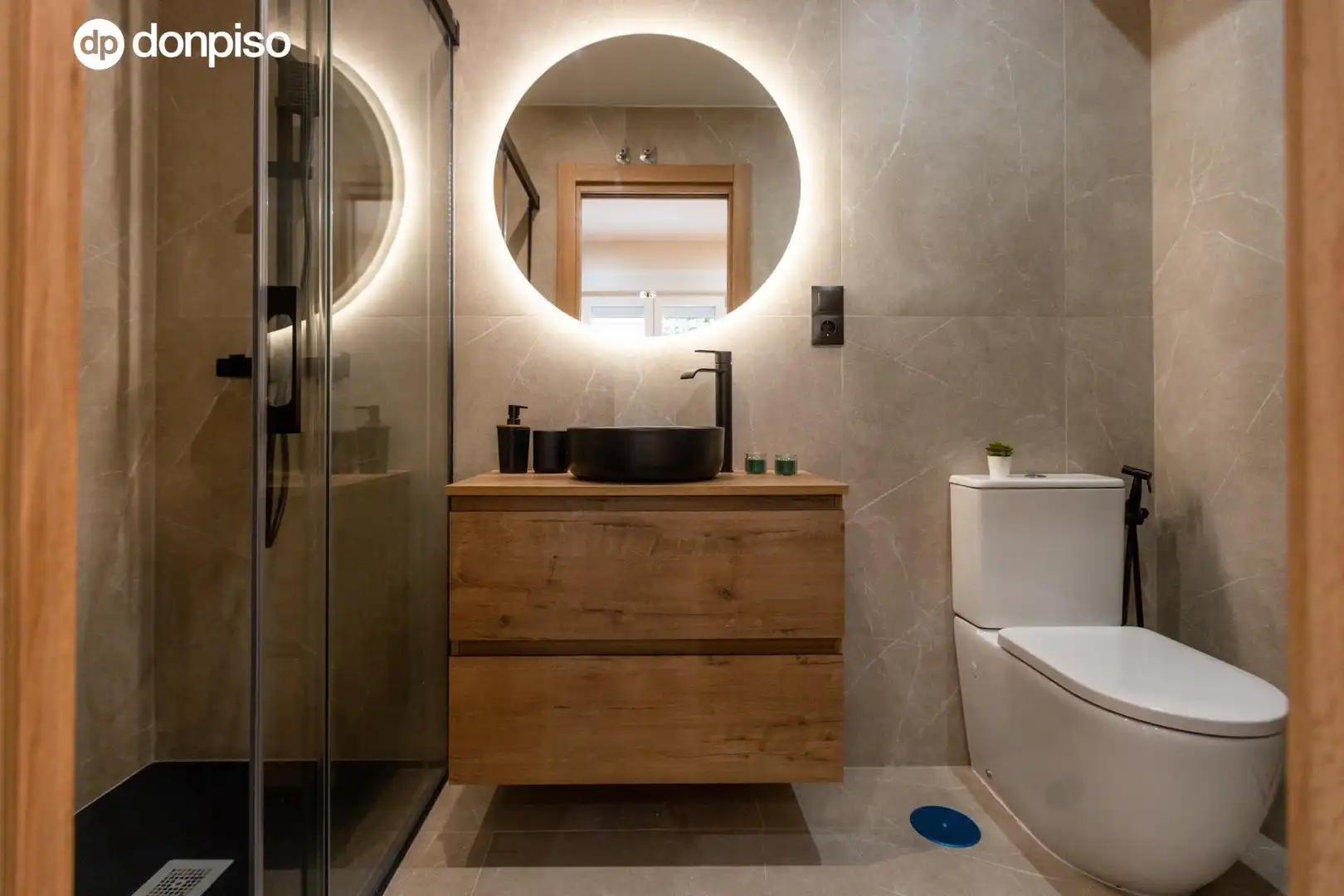 Badezimmer von Wohnungen zum Verkauf in Granada mit Klimaanlage und Heizung