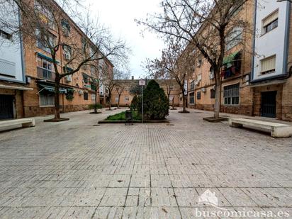 Vista exterior de Pis en venda en Linares amb Balcó