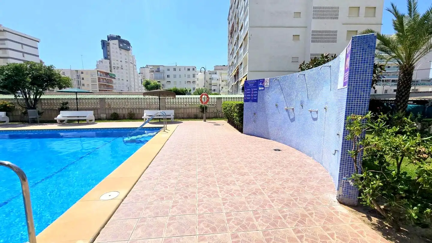 Schwimmbecken von Wohnungen zum Verkauf in Gandia mit Klimaanlage, Terrasse und Möbliert