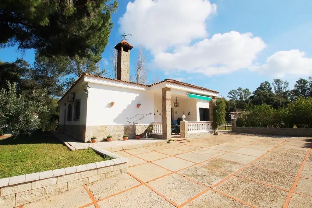 Vista exterior de Casa o xalet en venda en Jerez de la Frontera amb Jardí privat, Terrassa i Traster