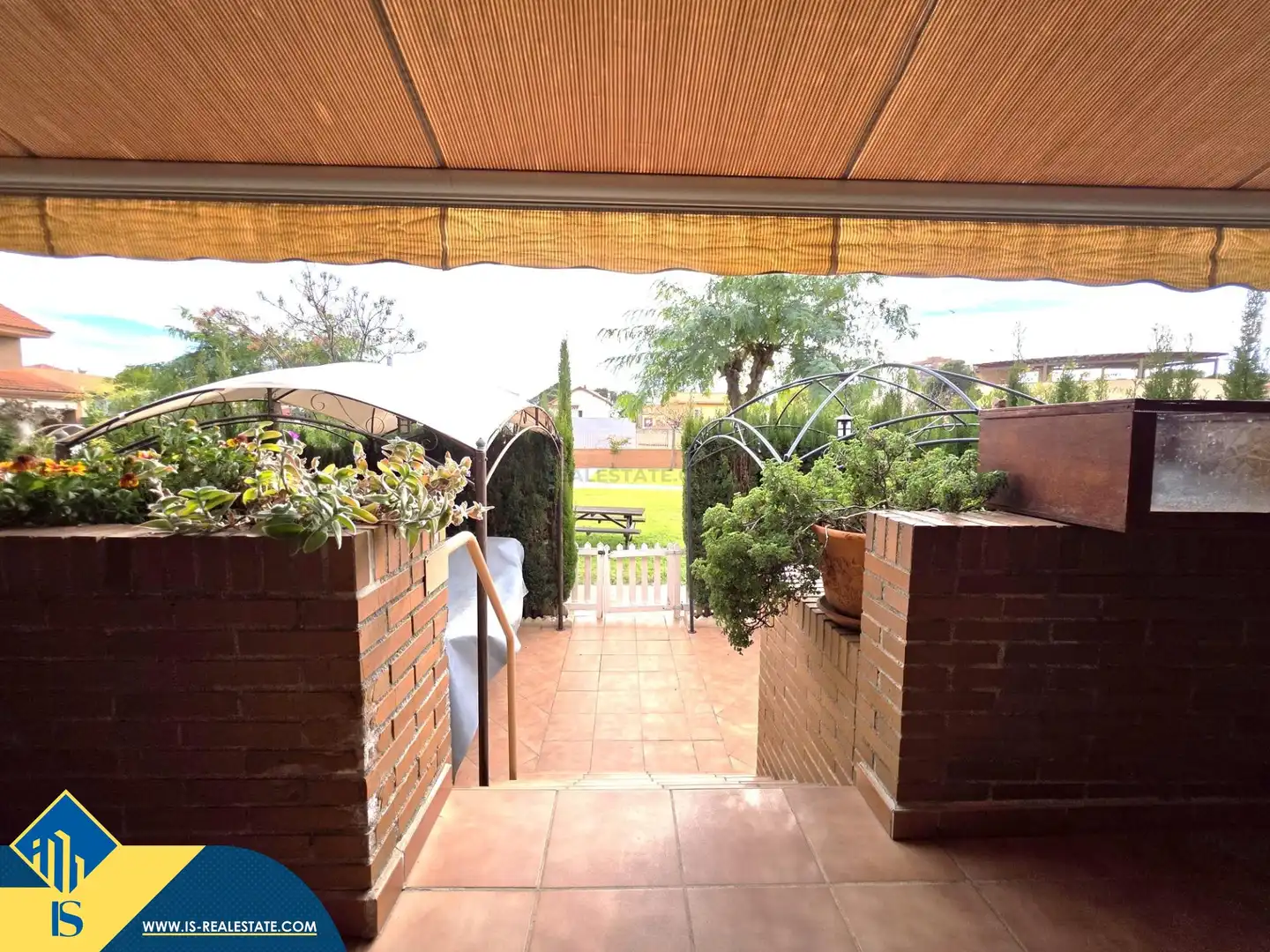 Garden of Houses for sale in Alicante / Alacant  with Terrace, Furnished and Community pool