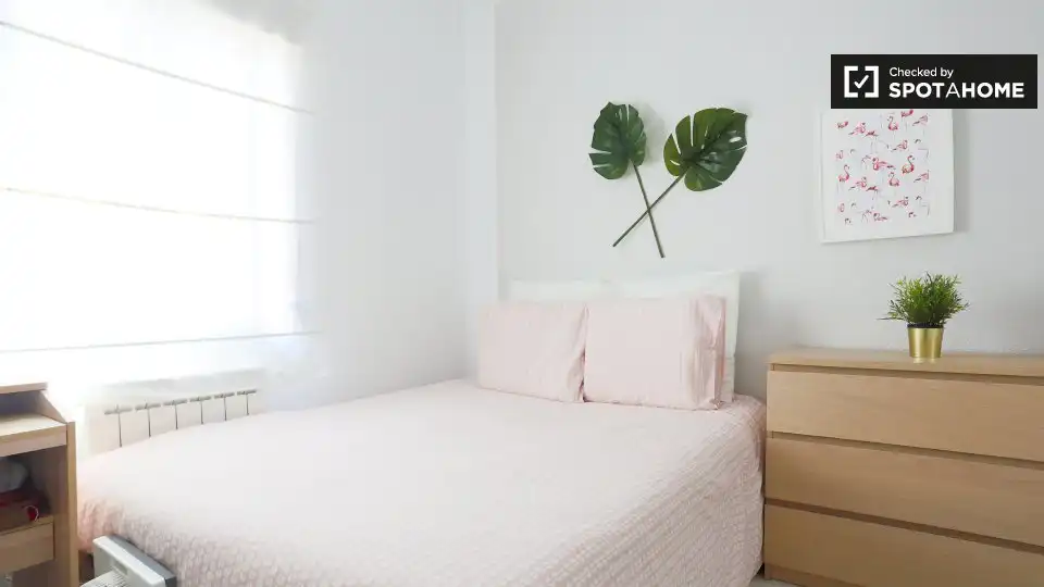 Habitación de Piso de alquiler en Madrid con Aire acondicionado, Calefacción y Amueblado