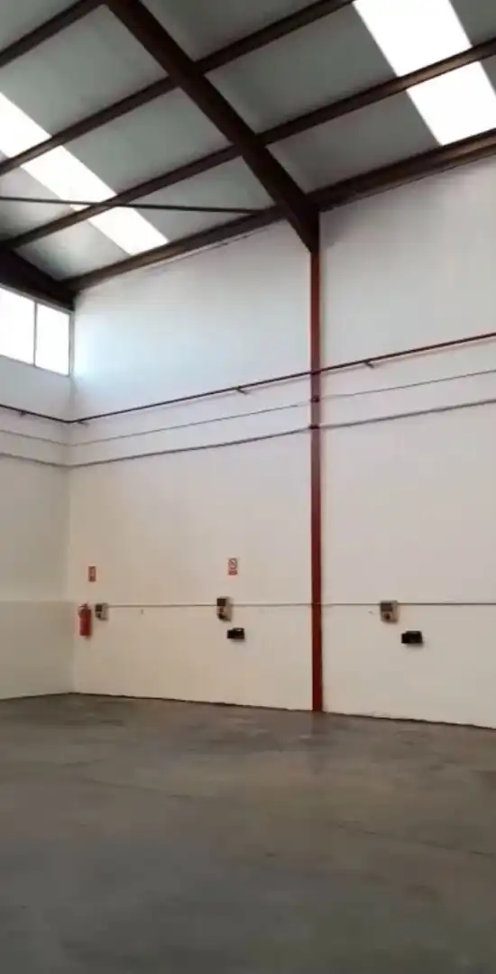 Parkplatz von Fabrikhallen zur Miete in Alicante / Alacant mit Alarm