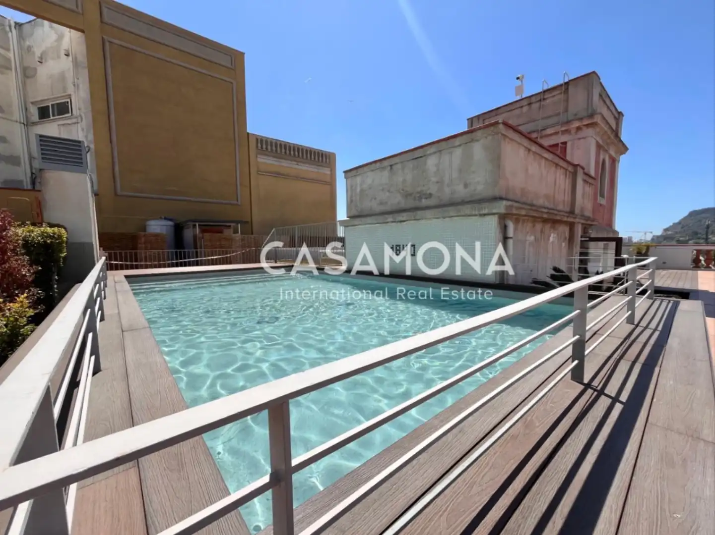Piscina de Apartament en venda en Barcelona amb Aire condicionat, Calefacció i Terrassa
