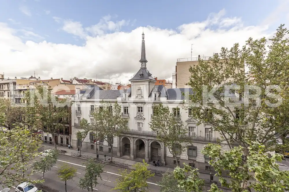 Außenansicht von Wohnungen zur Miete in Madrid mit Klimaanlage, Heizung und Möbliert