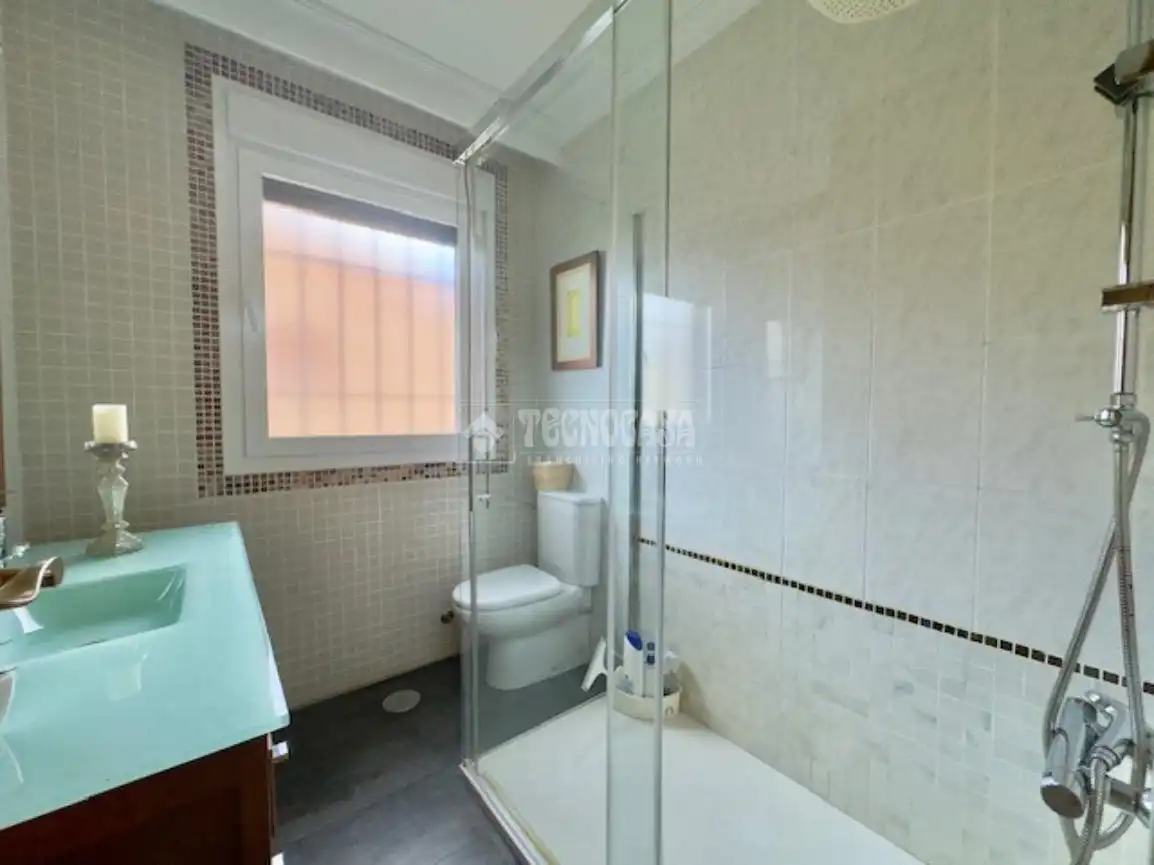Bathroom of Detached homes for sale in Las Rozas de Madrid  with Air Conditioner, Heating and Private garden
