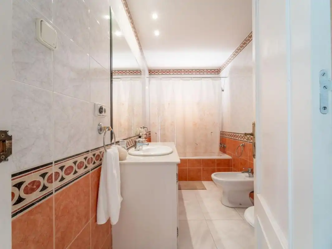 Bathroom of Flat for sale in Marbella  with Air Conditioner, Heating and Private garden