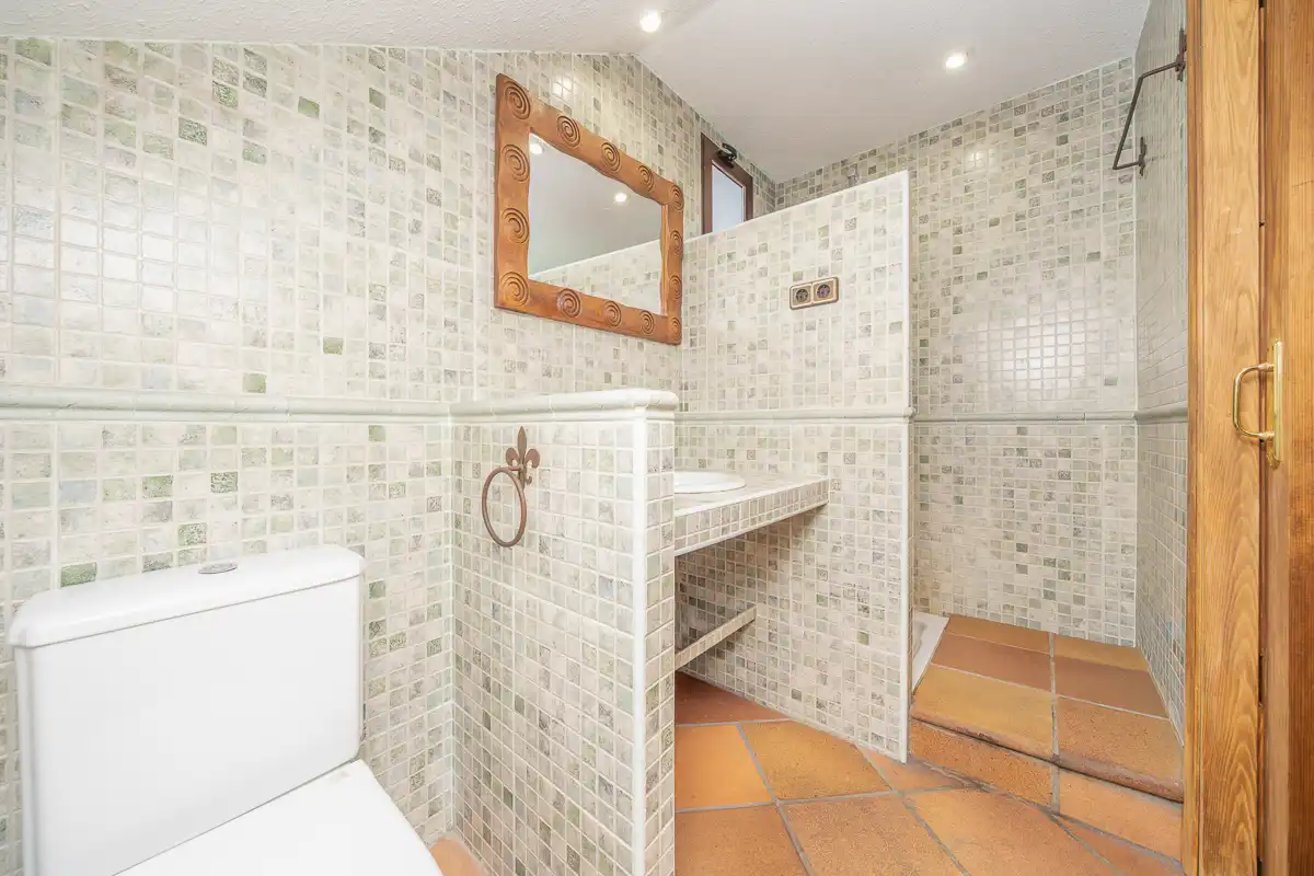 Baño de Casa adosada en venta en Torrelodones con Aire acondicionado, Calefacción y Jardín privado