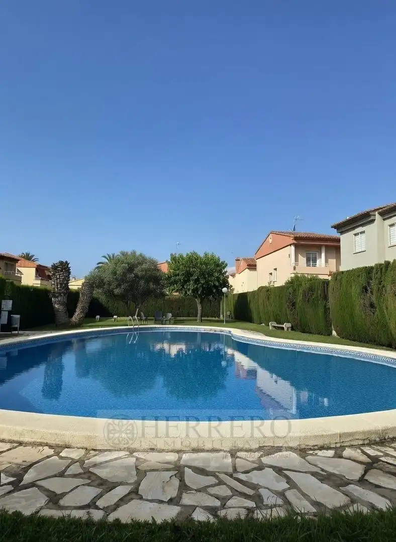 Piscina de Casa adosada en venta en Gandia con Aire acondicionado, Calefacción y Jardín privado