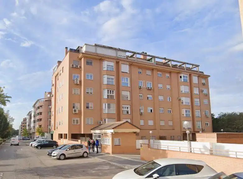 Außenansicht von Wohnung zum Verkauf in Valdemoro mit Klimaanlage, Terrasse und Abstellraum