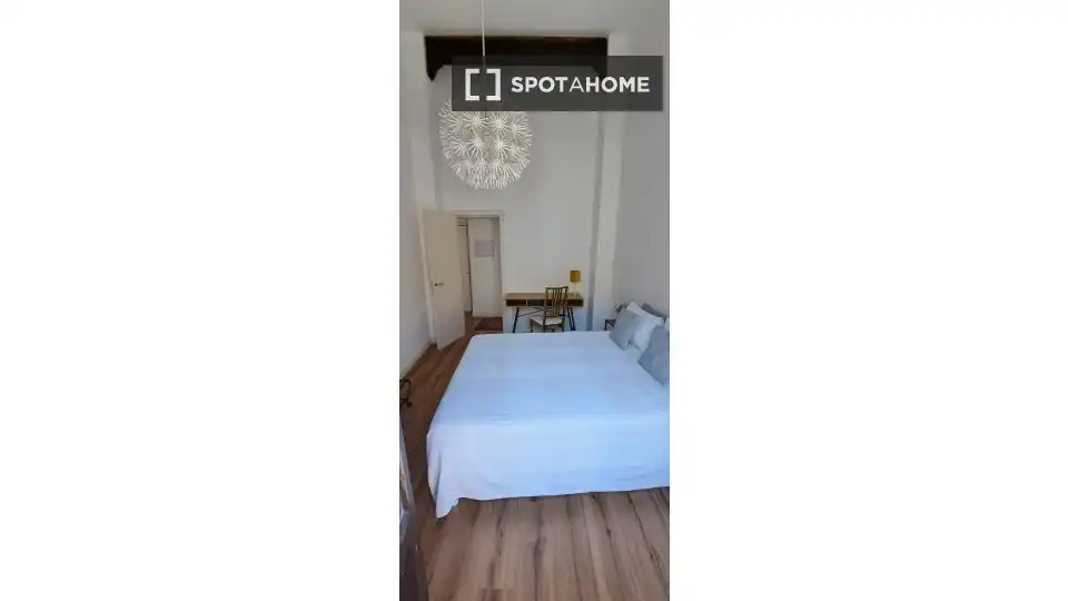 Habitación de Apartamento para compartir en Vélez-Málaga con Aire acondicionado, Terraza y Amueblado