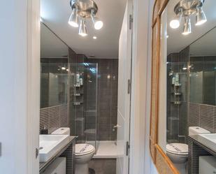 Bathroom of Study to share in  Cádiz Capital  with Air Conditioner and Terrace