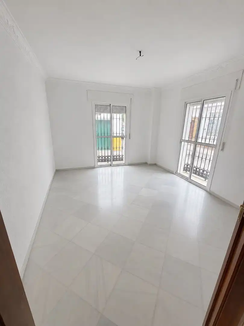 Local comercial en alquiler en La Pastora - La Estación, imagen 2