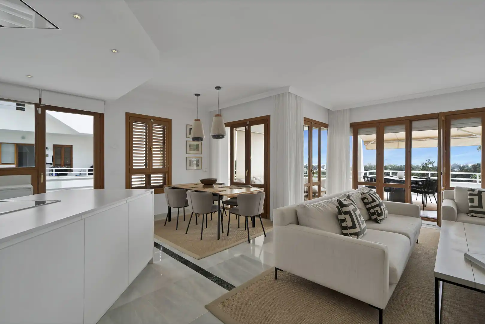 Sala de estar de Apartamento en venta en Marbella con Aire acondicionado, Terraza y Piscina