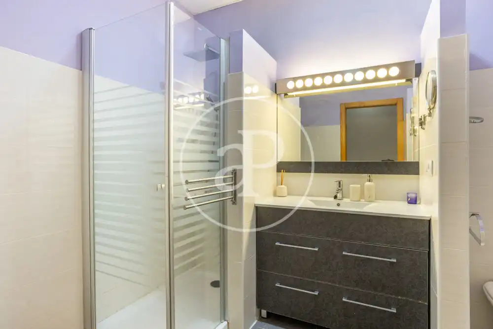 Badezimmer von Wohnung zur Miete in Valencia mit Klimaanlage, Heizung und Möbliert