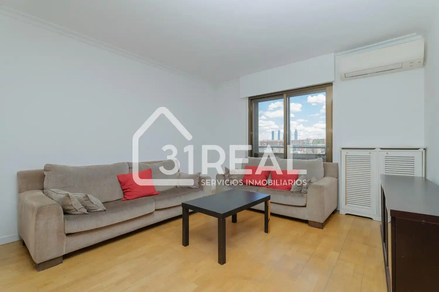 Vista exterior de Àtic en venda en Madrid amb Aire condicionat, Calefacció i Terrassa