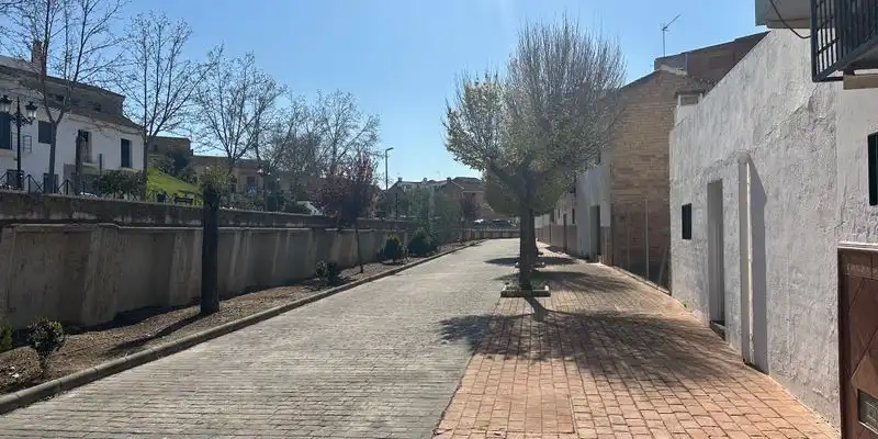 Vista exterior de Casa adosada en venda en Villanueva del Trabuco amb Aire condicionat, Terrassa i Traster